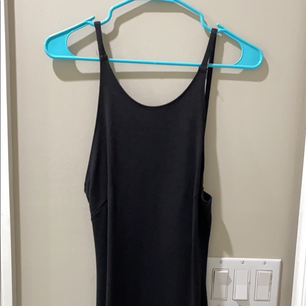 Black bodycon dress